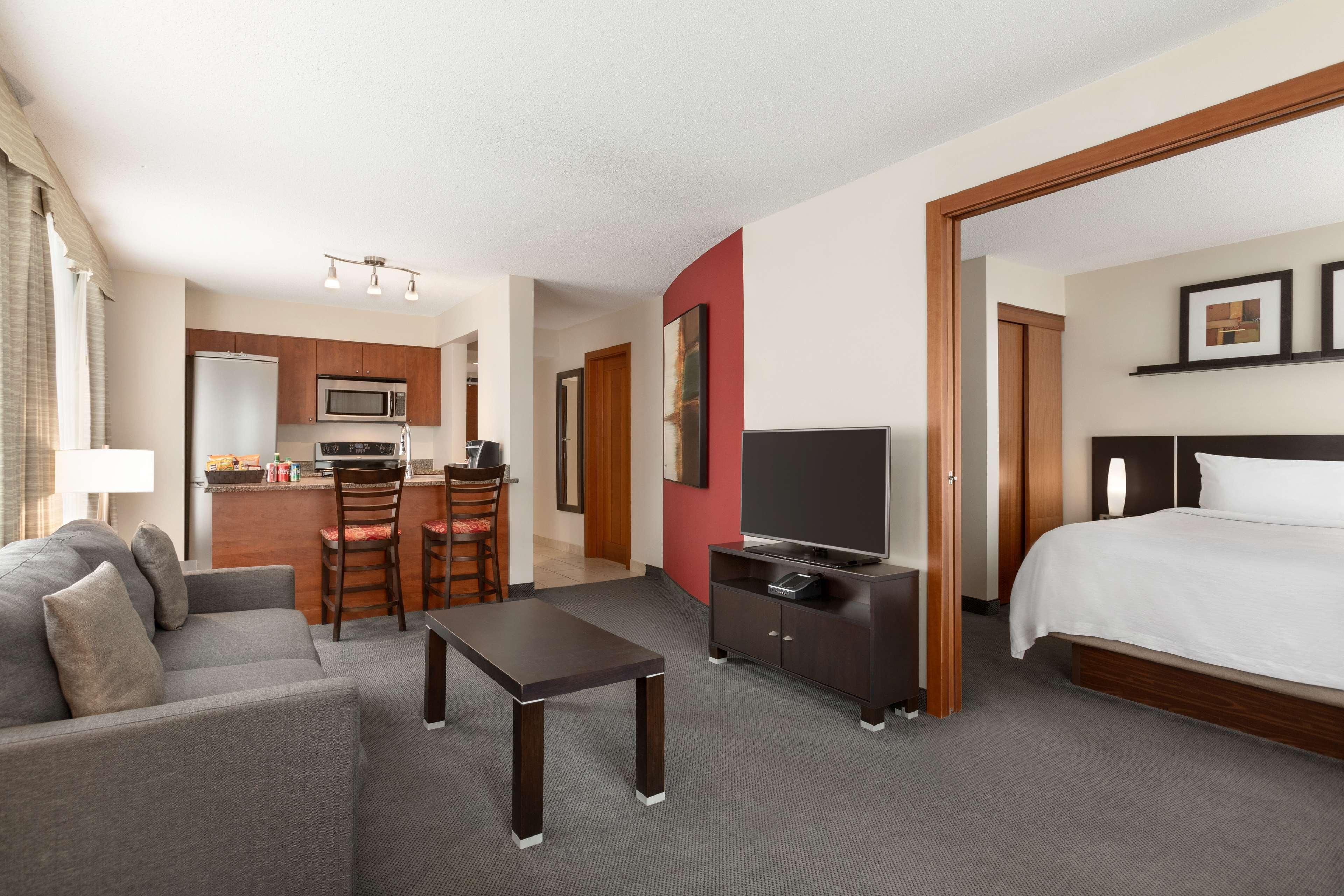 Embassy Suites By Hilton - Montreal Ngoại thất bức ảnh
