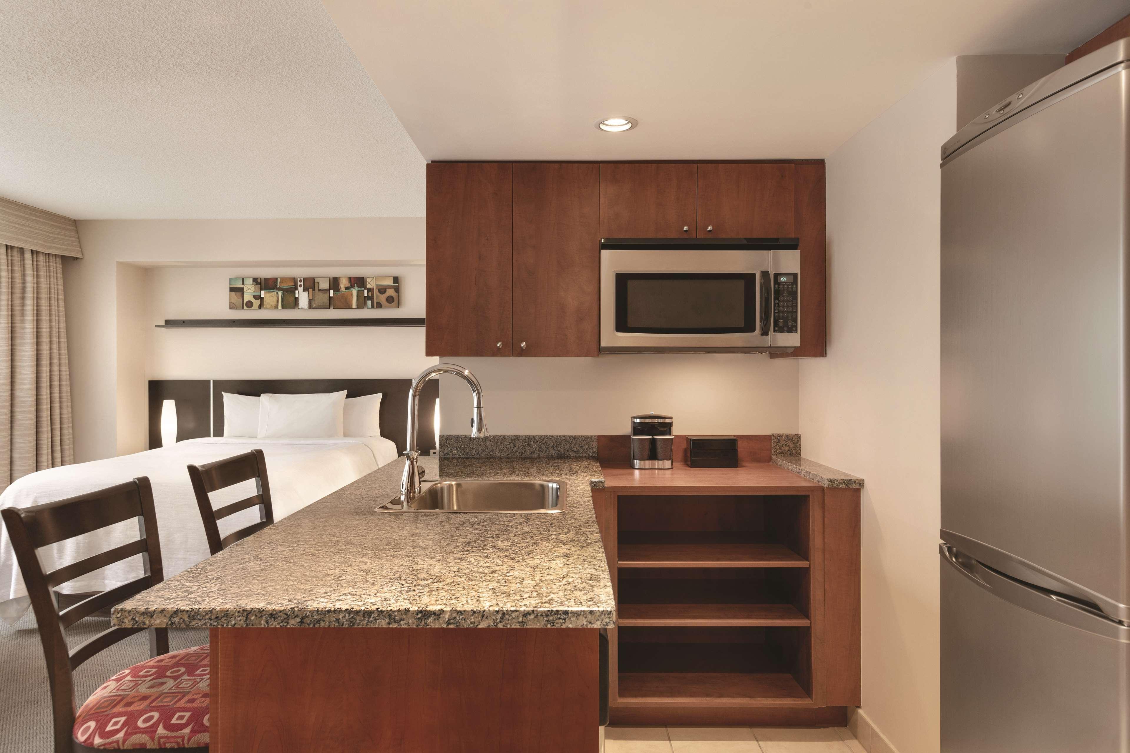 Embassy Suites By Hilton - Montreal Ngoại thất bức ảnh