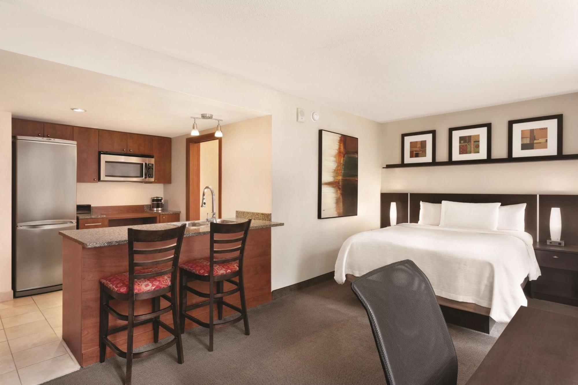 Embassy Suites By Hilton - Montreal Ngoại thất bức ảnh