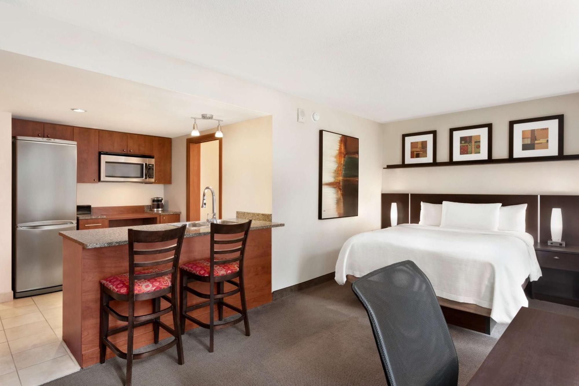 Embassy Suites By Hilton - Montreal Ngoại thất bức ảnh