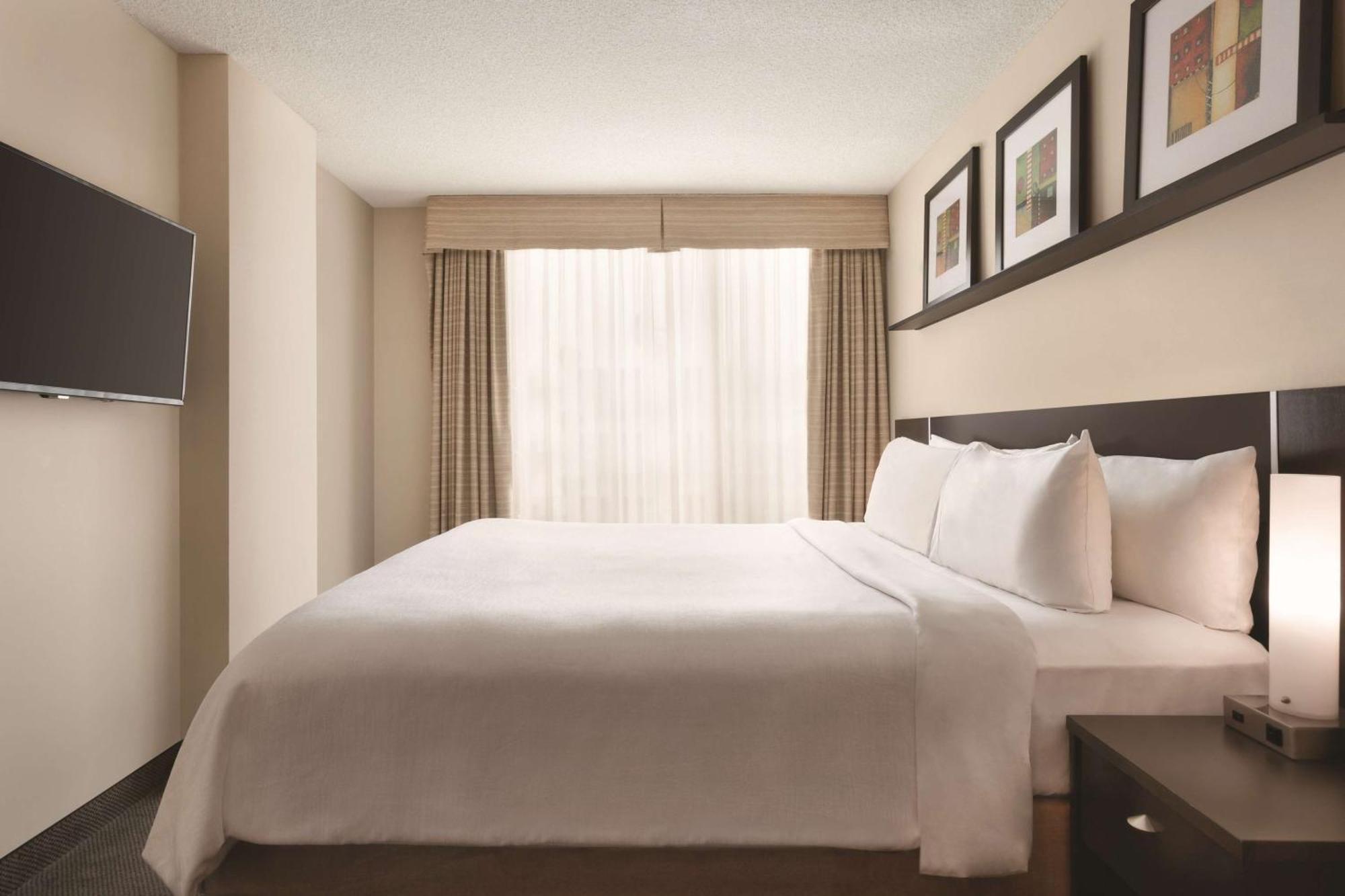 Embassy Suites By Hilton - Montreal Ngoại thất bức ảnh