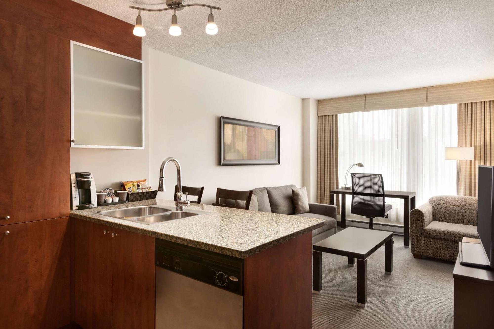 Embassy Suites By Hilton - Montreal Ngoại thất bức ảnh