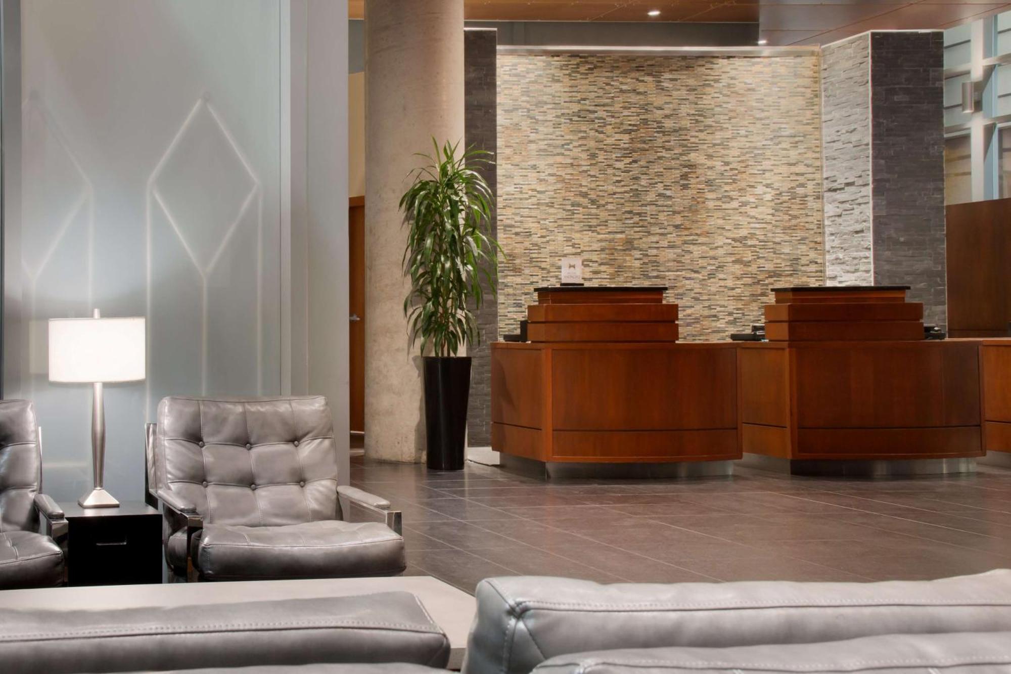 Embassy Suites By Hilton - Montreal Ngoại thất bức ảnh